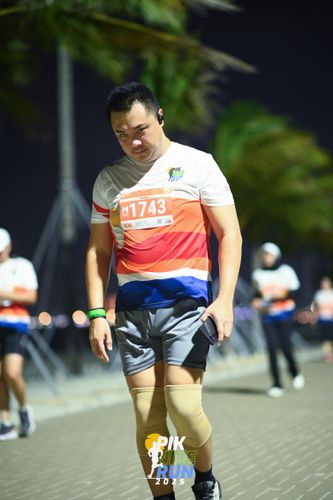 Race photo from PIK NITE RUN 2025