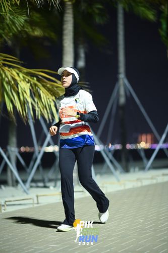 Race photo from PIK NITE RUN 2025