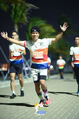 Race photo from PIK NITE RUN 2025