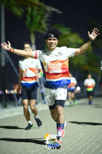 Race photo from PIK NITE RUN 2025