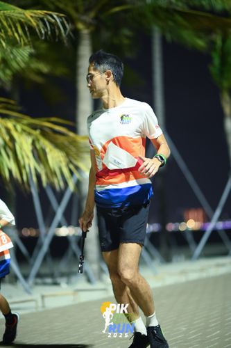 Race photo from PIK NITE RUN 2025