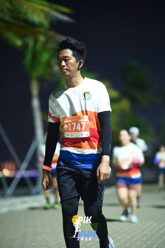 Race photo from PIK NITE RUN 2025