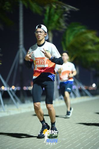 Race photo from PIK NITE RUN 2025