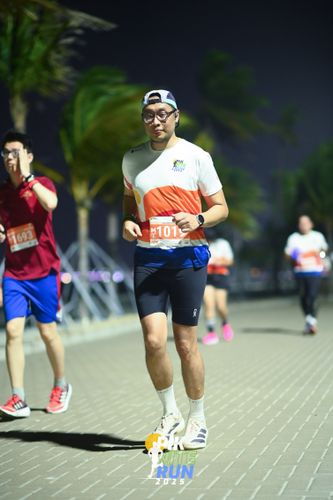 Race photo from PIK NITE RUN 2025