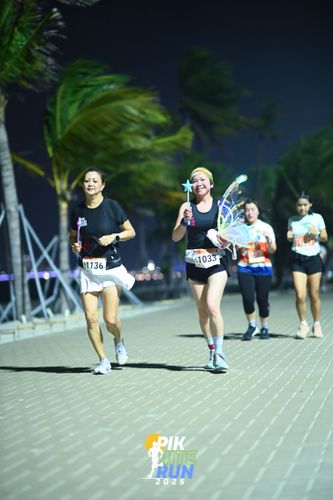Race photo from PIK NITE RUN 2025