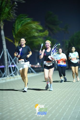 Race photo from PIK NITE RUN 2025