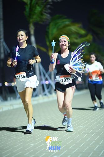 Race photo from PIK NITE RUN 2025