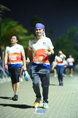 Race photo from PIK NITE RUN 2025