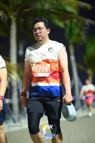 Race photo from PIK NITE RUN 2025