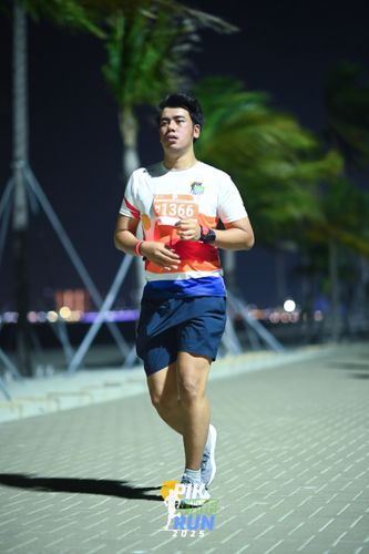Race photo from PIK NITE RUN 2025