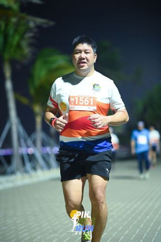 Race photo from PIK NITE RUN 2025