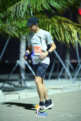 Race photo from PIK NITE RUN 2025
