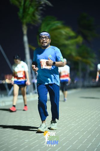 Race photo from PIK NITE RUN 2025