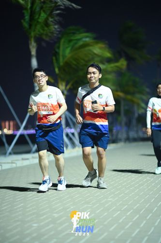 Race photo from PIK NITE RUN 2025