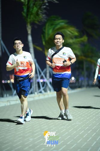 Race photo from PIK NITE RUN 2025
