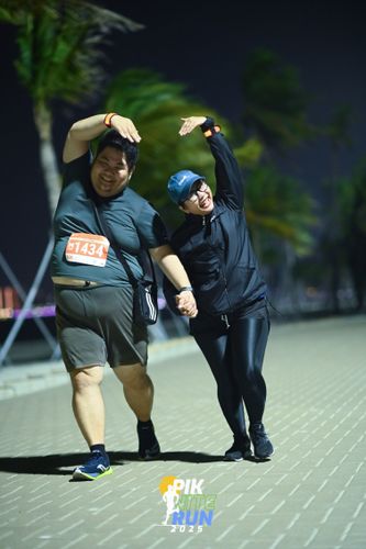 Race photo from PIK NITE RUN 2025