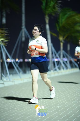 Race photo from PIK NITE RUN 2025