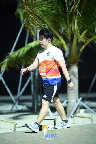 Race photo from PIK NITE RUN 2025