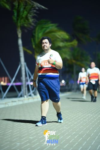 Race photo from PIK NITE RUN 2025