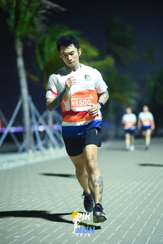 Race photo from PIK NITE RUN 2025