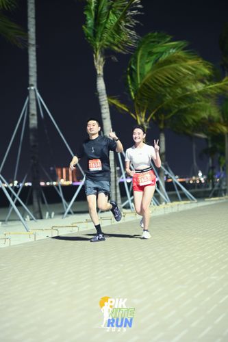 Race photo from PIK NITE RUN 2025