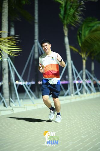 Race photo from PIK NITE RUN 2025