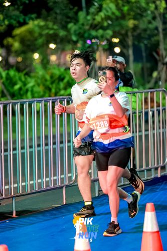 Race photo from PIK NITE RUN 2025