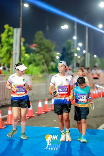 Race photo from PIK NITE RUN 2025