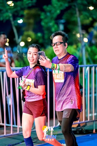 Race photo from PIK NITE RUN 2025