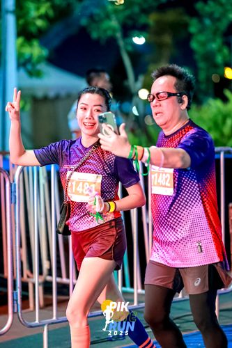 Race photo from PIK NITE RUN 2025