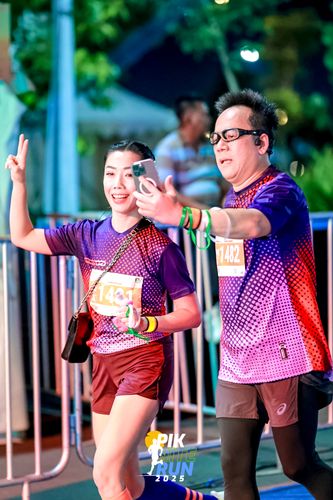 Race photo from PIK NITE RUN 2025