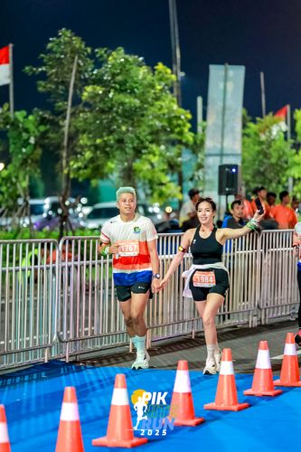 Race photo from PIK NITE RUN 2025