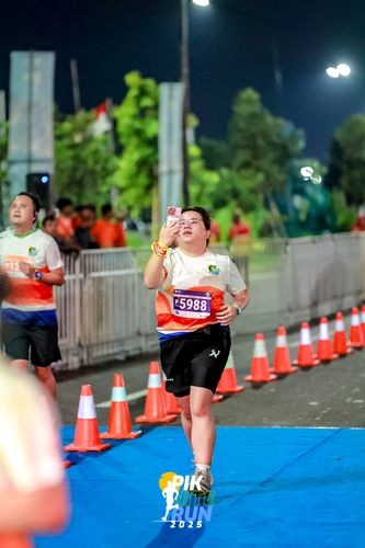 Race photo from PIK NITE RUN 2025