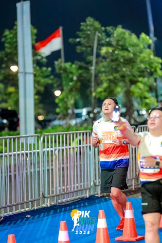 Race photo from PIK NITE RUN 2025