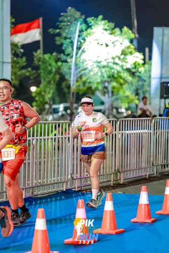 Race photo from PIK NITE RUN 2025