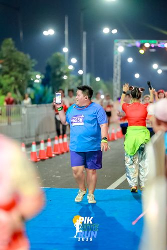 Race photo from PIK NITE RUN 2025