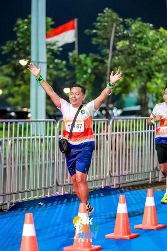 Race photo from PIK NITE RUN 2025