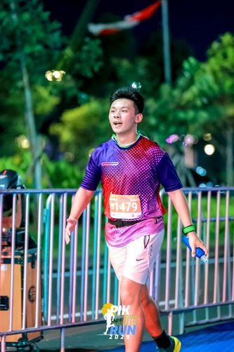 Race photo from PIK NITE RUN 2025