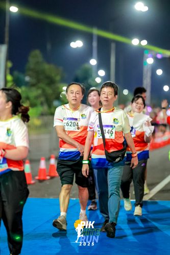 Race photo from PIK NITE RUN 2025