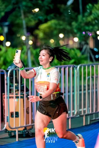 Race photo from PIK NITE RUN 2025