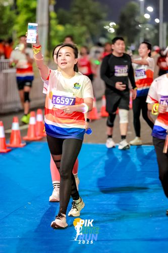 Race photo from PIK NITE RUN 2025