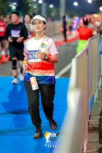 Race photo from PIK NITE RUN 2025