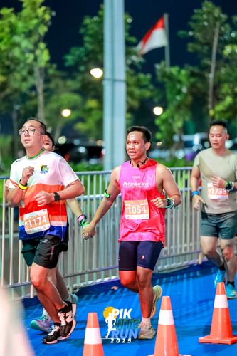 Race photo from PIK NITE RUN 2025