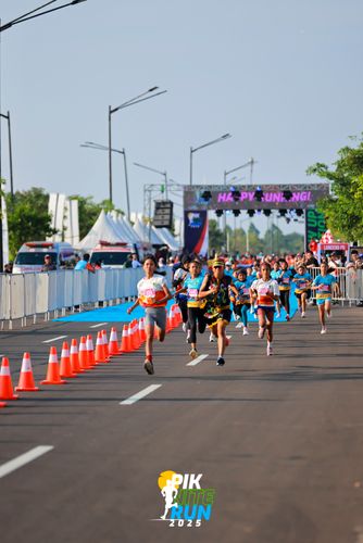 Race photo from PIK NITE RUN 2025