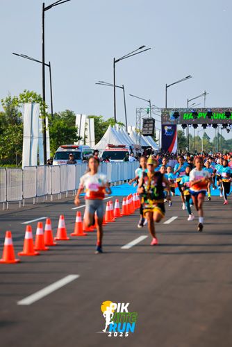 Race photo from PIK NITE RUN 2025