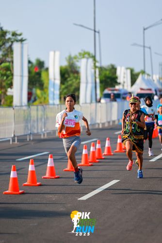 Race photo from PIK NITE RUN 2025
