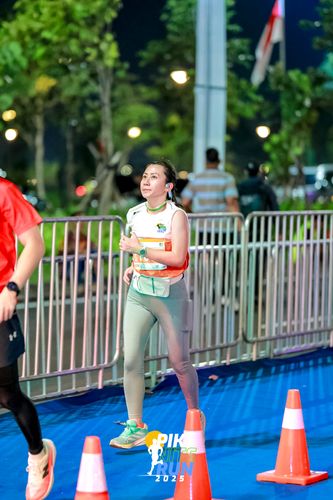 Race photo from PIK NITE RUN 2025