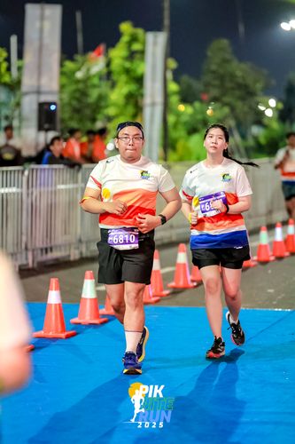 Race photo from PIK NITE RUN 2025