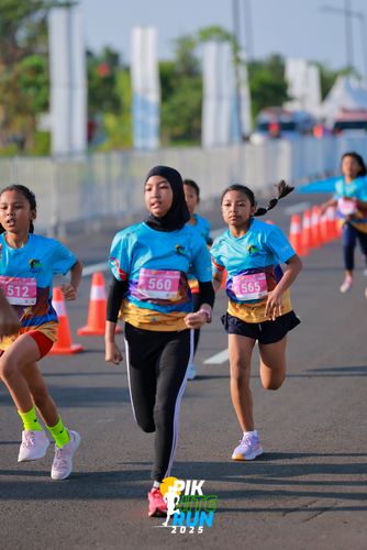 Race photo from PIK NITE RUN 2025