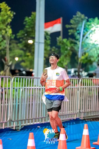 Race photo from PIK NITE RUN 2025